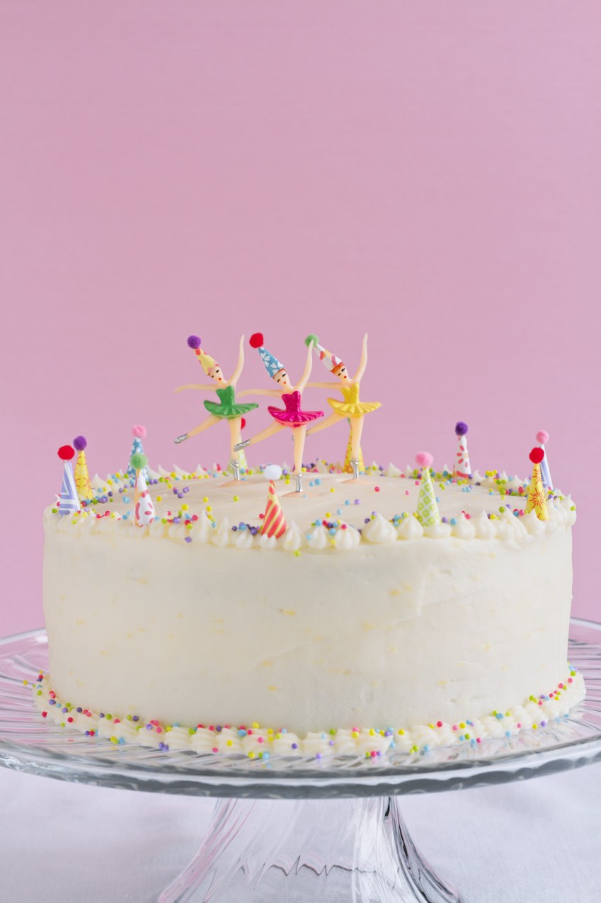 one-bowl-yellow-cake-with-lemon-buttercream-frosting (1)