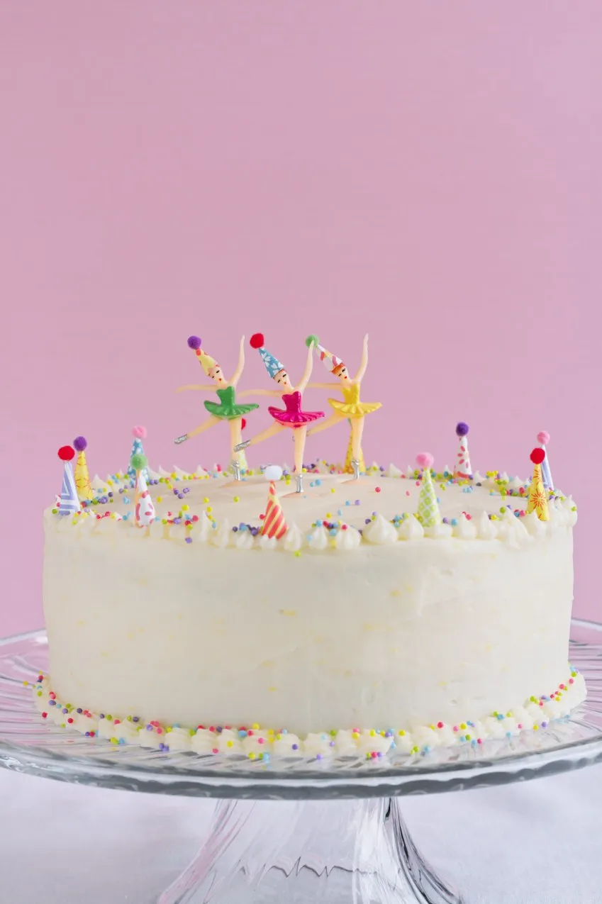 one-bowl-yellow-cake-with-lemon-buttercream-frosting (1)