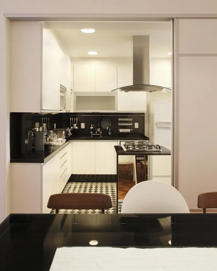 apartamento no Leblon assinado pelas arquitetas Roberta Moura, Paula Faria e Luciana Mambrini - foto 1