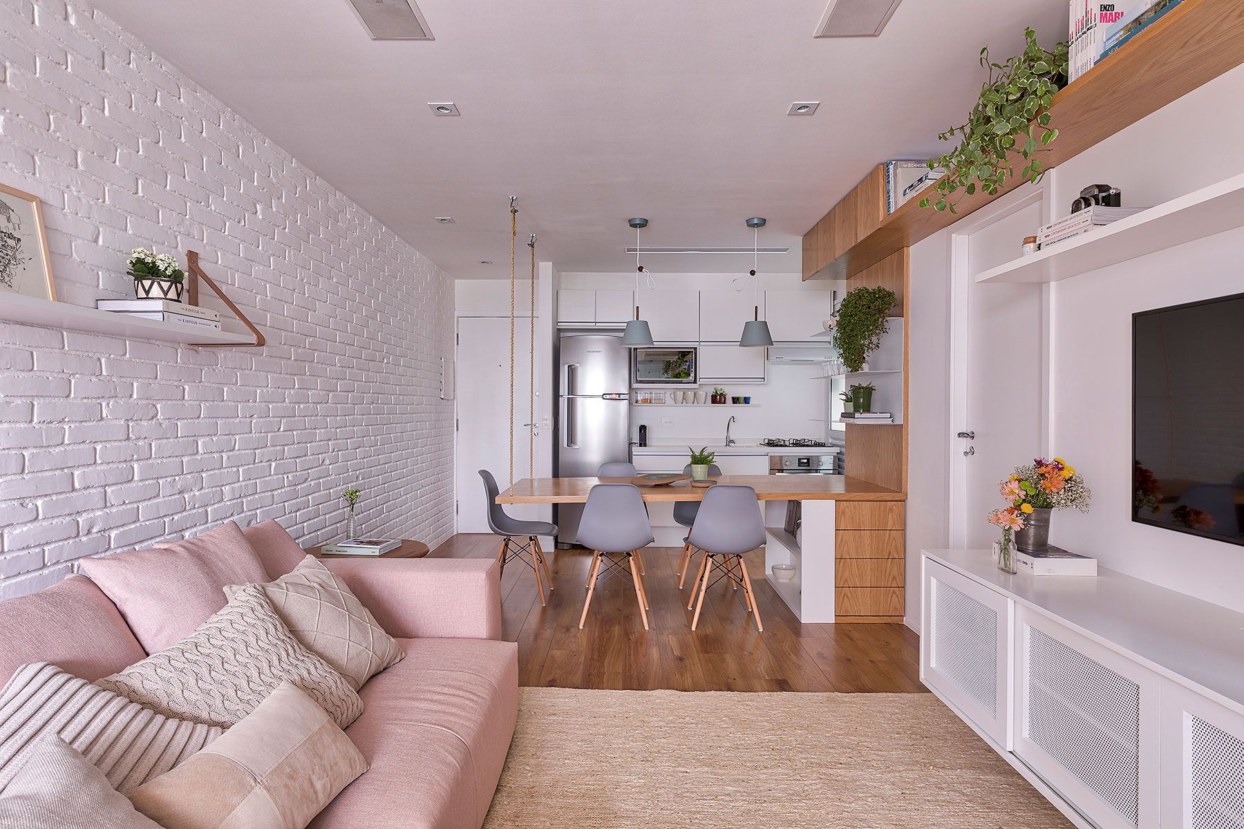 Apartamento pequeno tem boas soluções e decoração escandinava - Casa e  Jardim