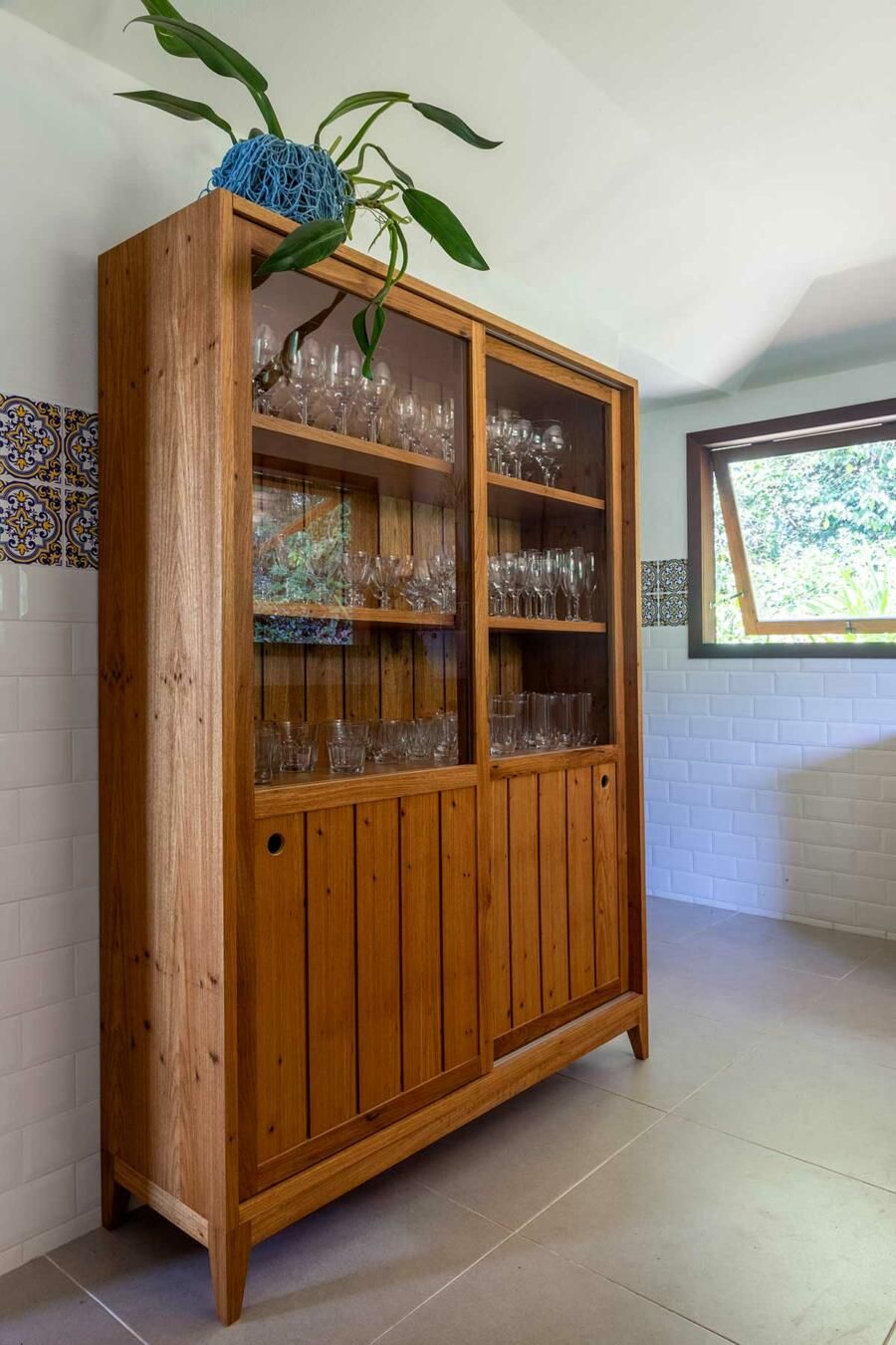 Esquadrias em madeira e texturas naturais - Casa de Valentina