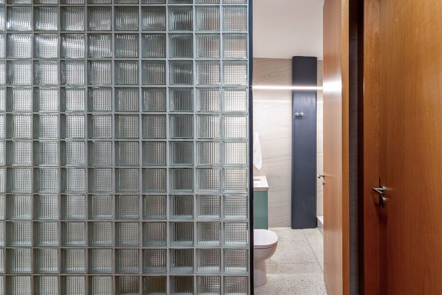 Área molhada de apartamento modernista