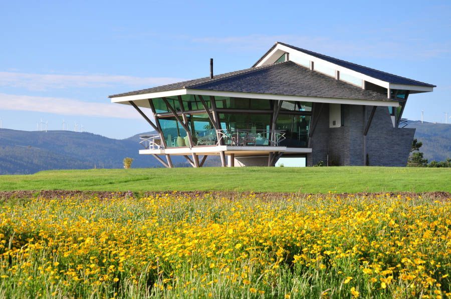 Arquitetura com paisagem em volta