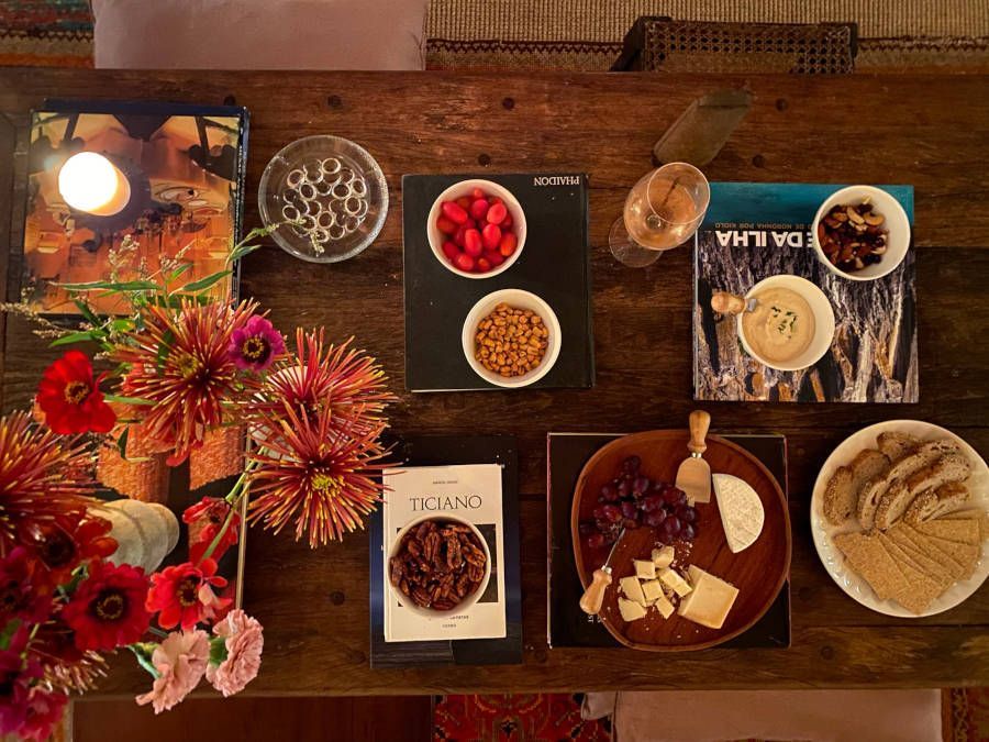 Mesa de aperitivos na fazenda Finlandek