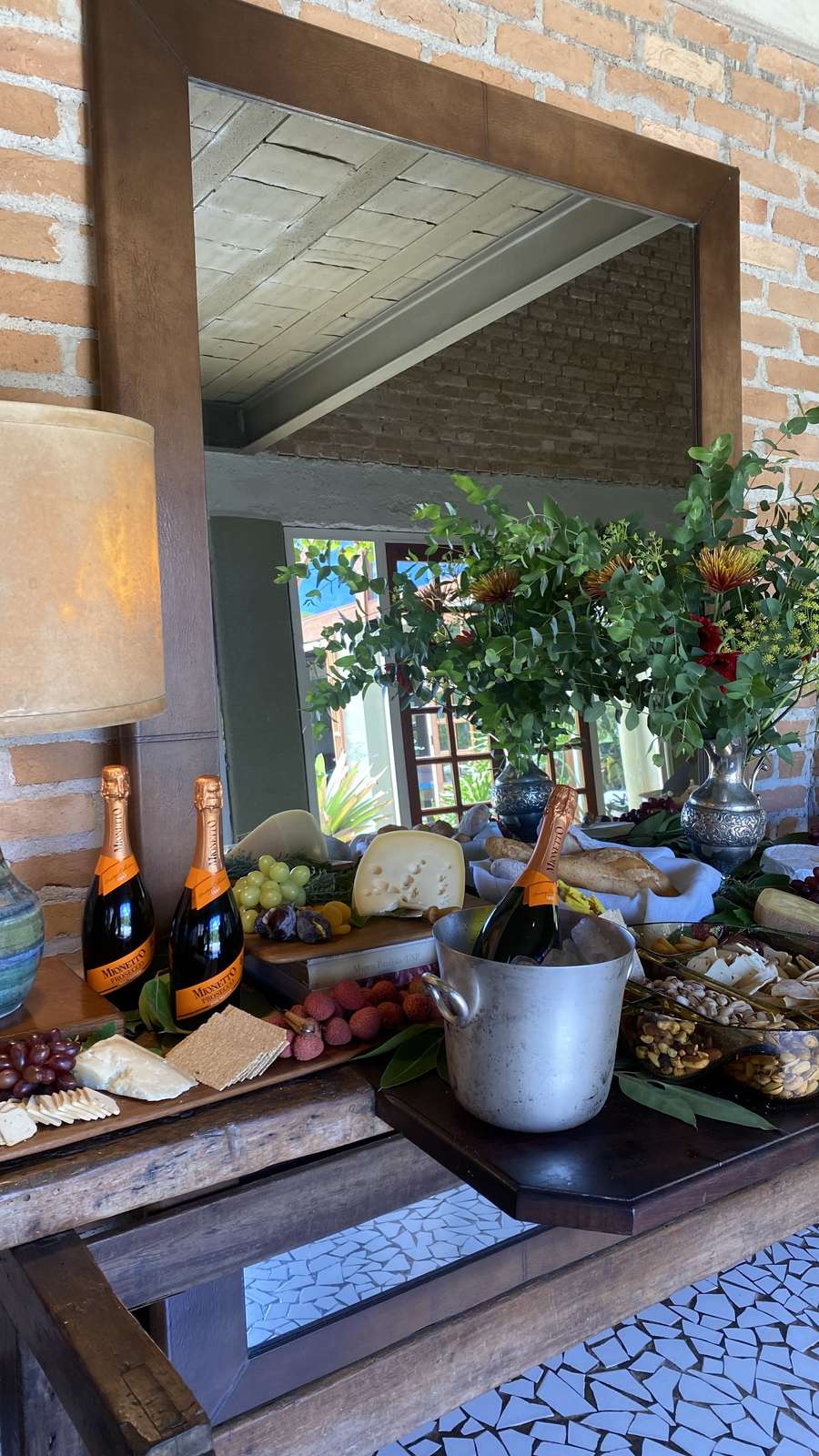 Mesa de aperitivos