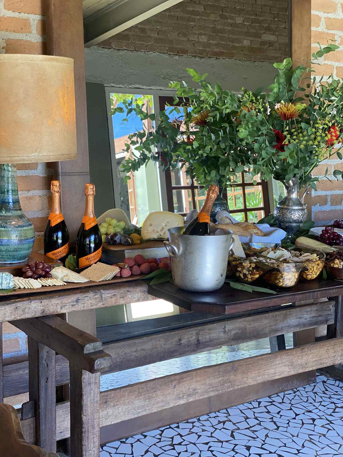 Mesa de aperitivos
