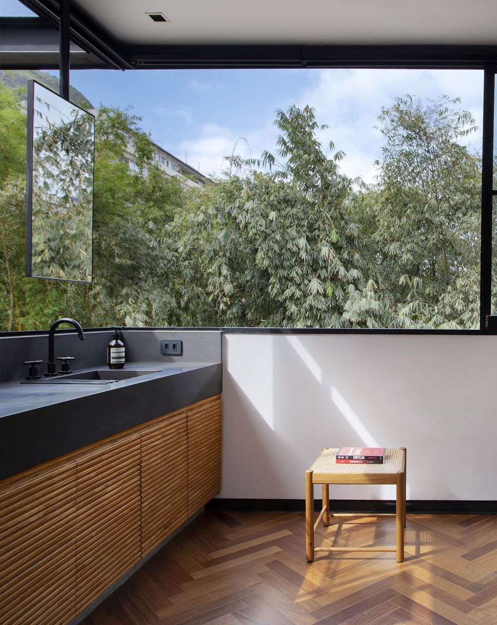 Casa de vila de 4 andares com 200m2 no Humaitá RJ projetada pelo ...