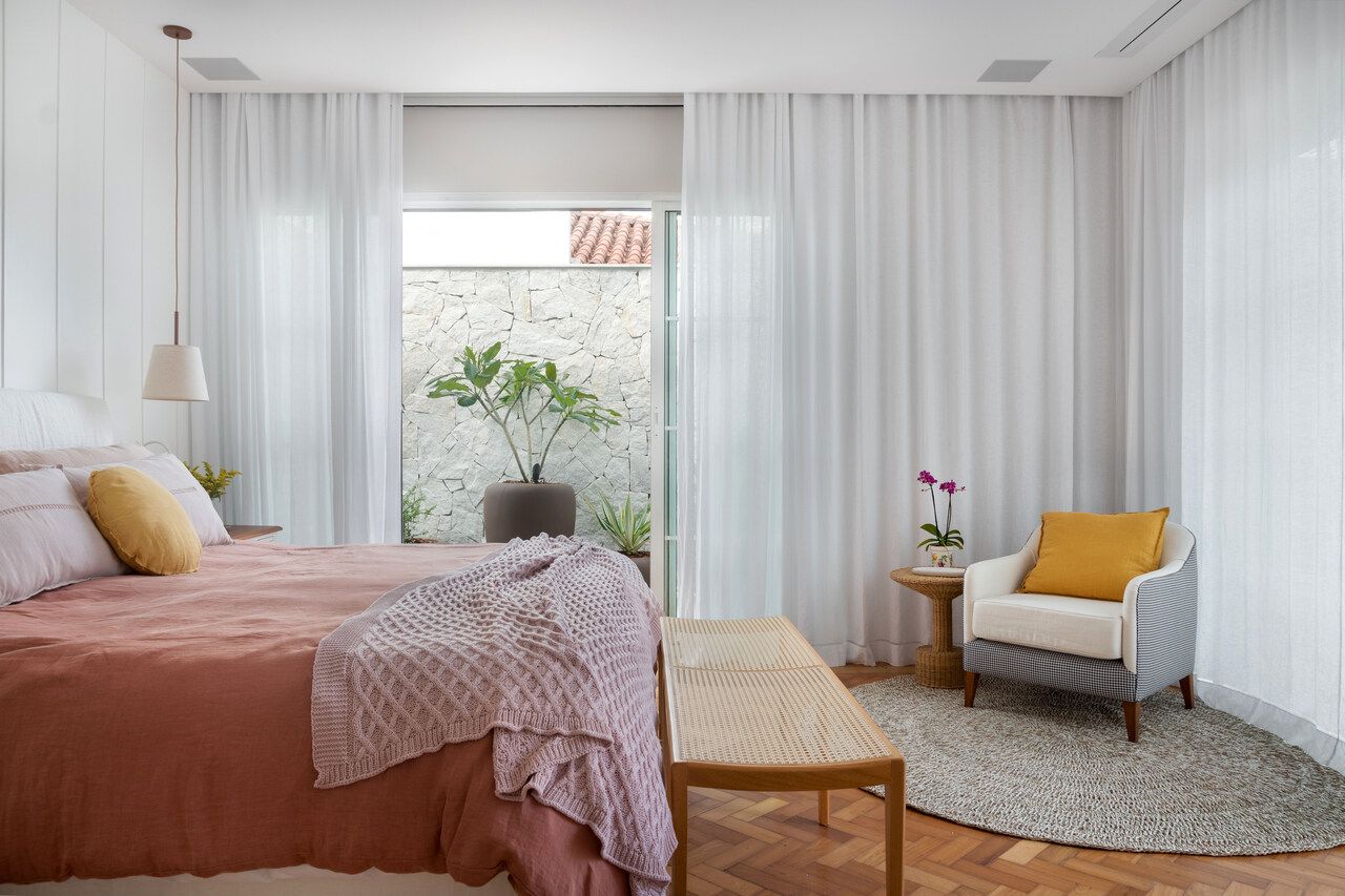Casa de 500m2 no Leblon reformada e decorada pelo escritório SADALA E ...